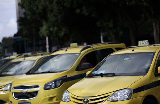 Táxis no Rio poderão cobrar antecipado em pontos turísticos com valores tabelados. 