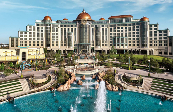 Helios Grand Hotel já recebe visitantes no coração do Epic Universe