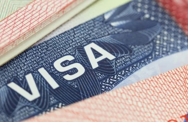 Menores tempos de espera para vistos dos EUA, mas com diferenças marcantes na América Latina