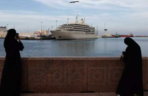 Cruceros em zona de conflito: a guerra no Golfo Pérsico obriga a retirar navios e deixa milhares de passageiros retidos