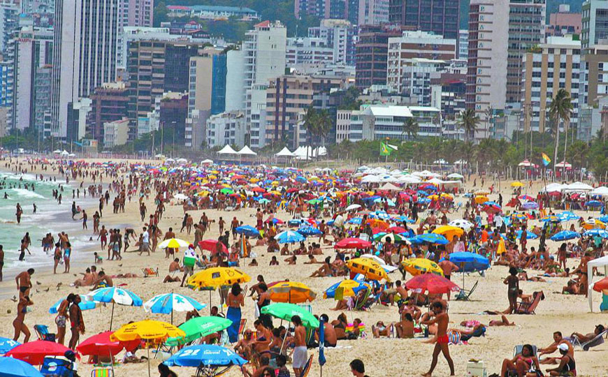 Britânicos gastam mais em restaurantes, argentinos em compras