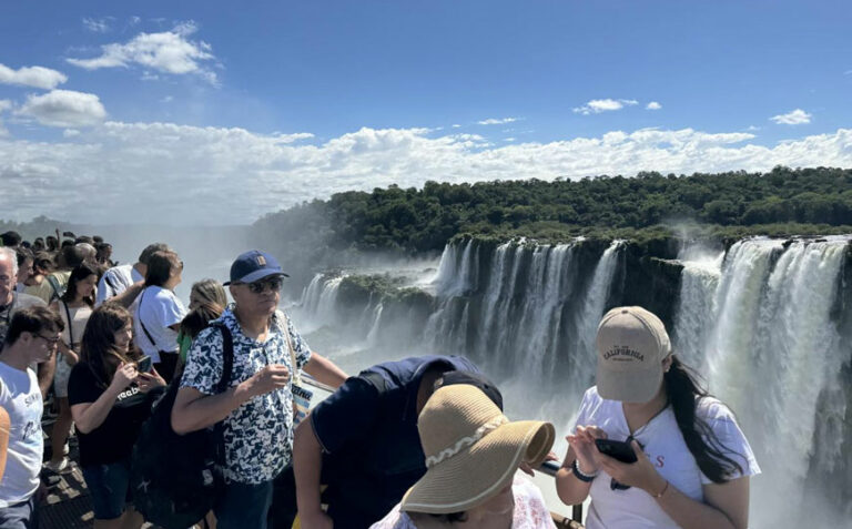 Foz do Iguaçu negocia voo com a China para 2027